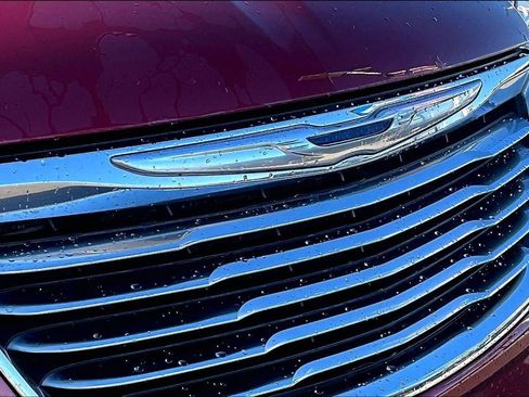 Used 2016 Chrysler Town & Country Touring image 24