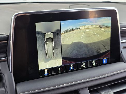 Used 2024 GMC Yukon SLT w/ SLT Luxury Package image 15