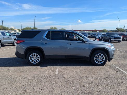 Used 2020 Chevrolet Traverse LS image 5