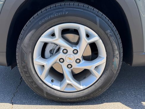 Used 2025 Chevrolet Trax LS w/ LS Convenience Package FWD image 10