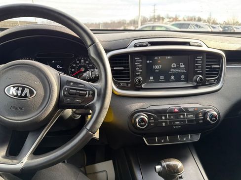 Used 2017 Kia Sorento LX w/ LX Convenience Package image 13