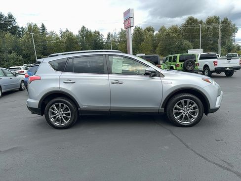 Used 2018 Toyota RAV4 Limited w/ Advanced Technology Package AWD/4WD image 5