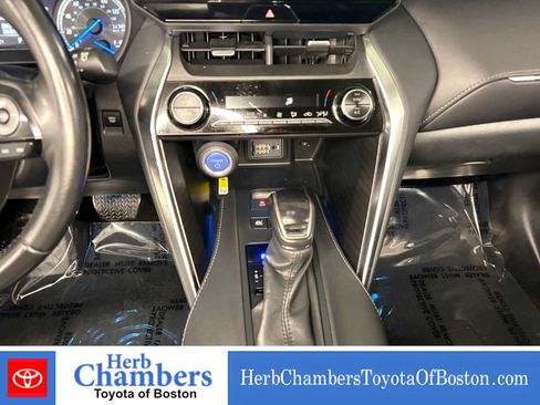 Used 2022 Toyota Venza XLE AWD/4WD image 16