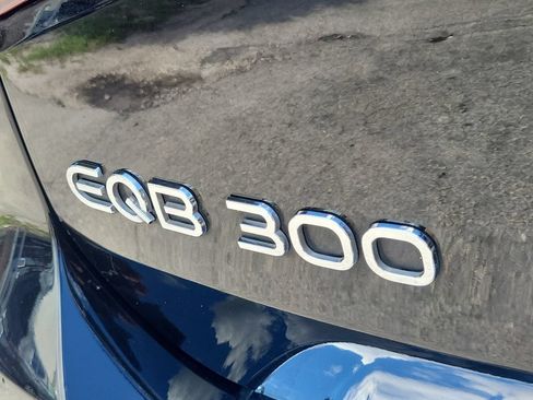 Used 2023 Mercedes-Benz EQB 300 4MATIC image 9