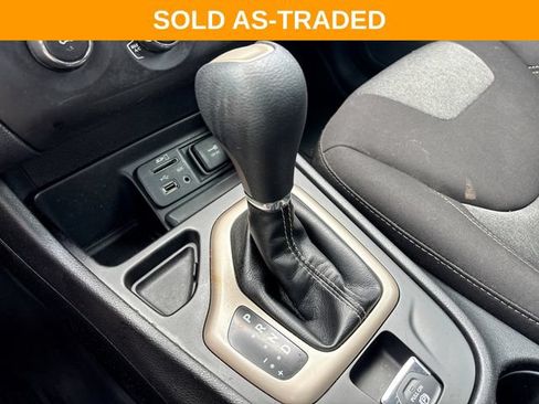 Used 2018 Jeep Cherokee Latitude w/ Altitude Package FWD image 19