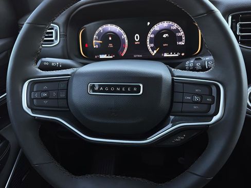 Used 2023 Jeep Wagoneer 4WD w/ Premium Group I image 13