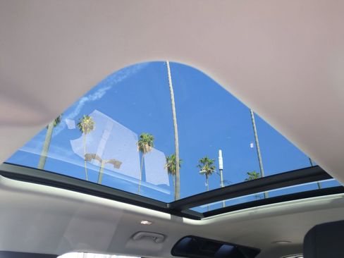 Used 2024 Land Rover Defender 110 SE image 24