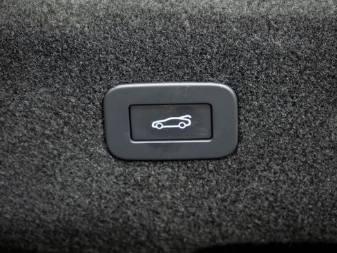 Used 2022 Jaguar XF R-Dynamic SE AWD/4WD image 31