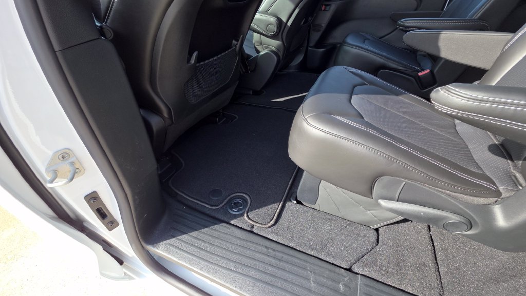 New 2027 Chrysler Pacifica Select FWD image 20