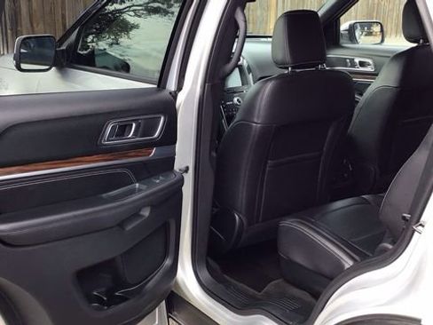 Used 2018 Ford Explorer Limited image 13