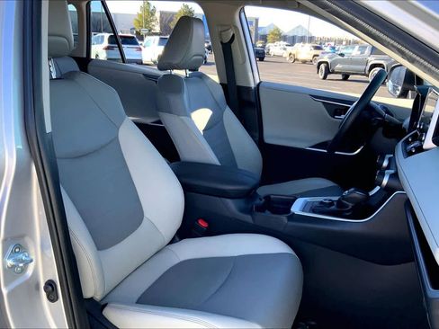 Used 2021 Toyota RAV4 Limited image 7