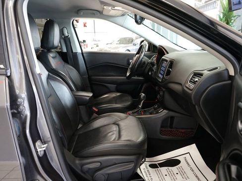 Used 2018 Jeep Compass Trailhawk w/ Leather Interior Group AWD/4WD image 40