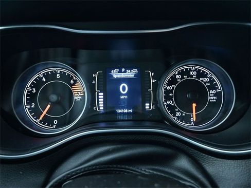 Used 2021 Jeep Cherokee Latitude Plus image 6