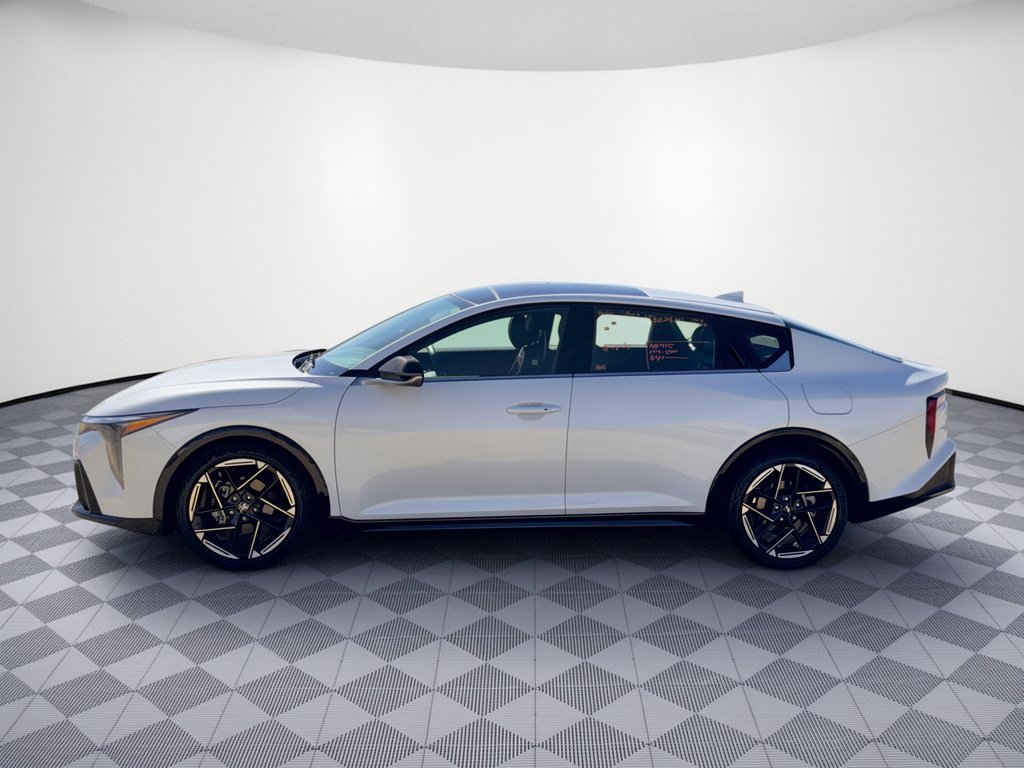 Used 2025 Kia K4 GT-Line w/ GT-Line Premium Package FWD image 2