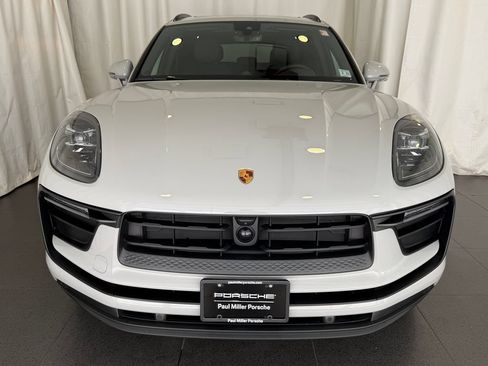 Certified 2026 Porsche Macan AWD/4WD image 6