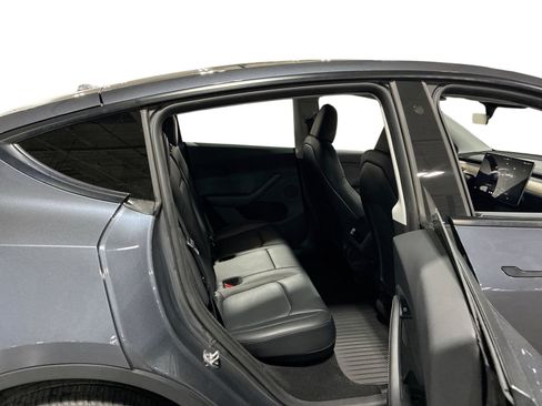 Certified 2023 Tesla Model Y Long Range AWD/4WD image 11