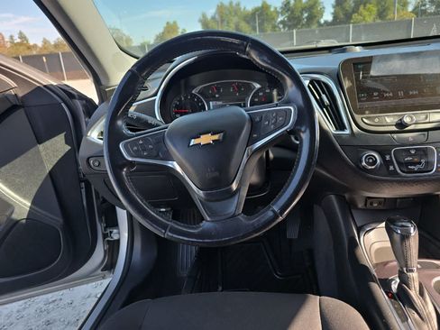 Used 2018 Chevrolet Malibu LT FWD image 16