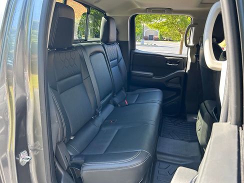 Used 2023 Nissan Frontier SV w/ SV Premium Package RWD image 49