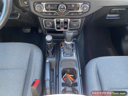 Certified 2025 Jeep Gladiator Sport AWD/4WD image 14