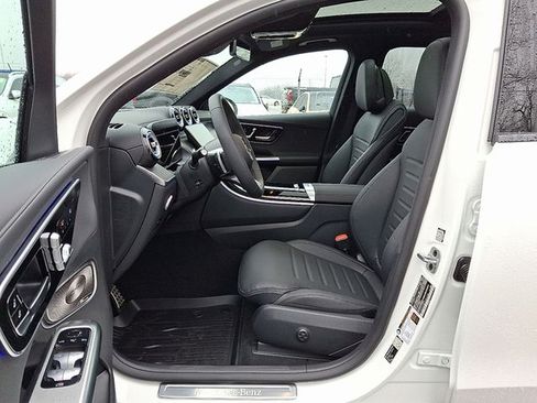 Used 2026 Mercedes-Benz GLC 300 4MATIC image 11