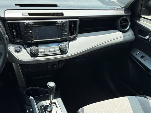 Used 2018 Toyota RAV4 XLE FWD image 28