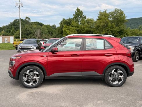 Used 2023 Hyundai Venue Limited FWD image 8