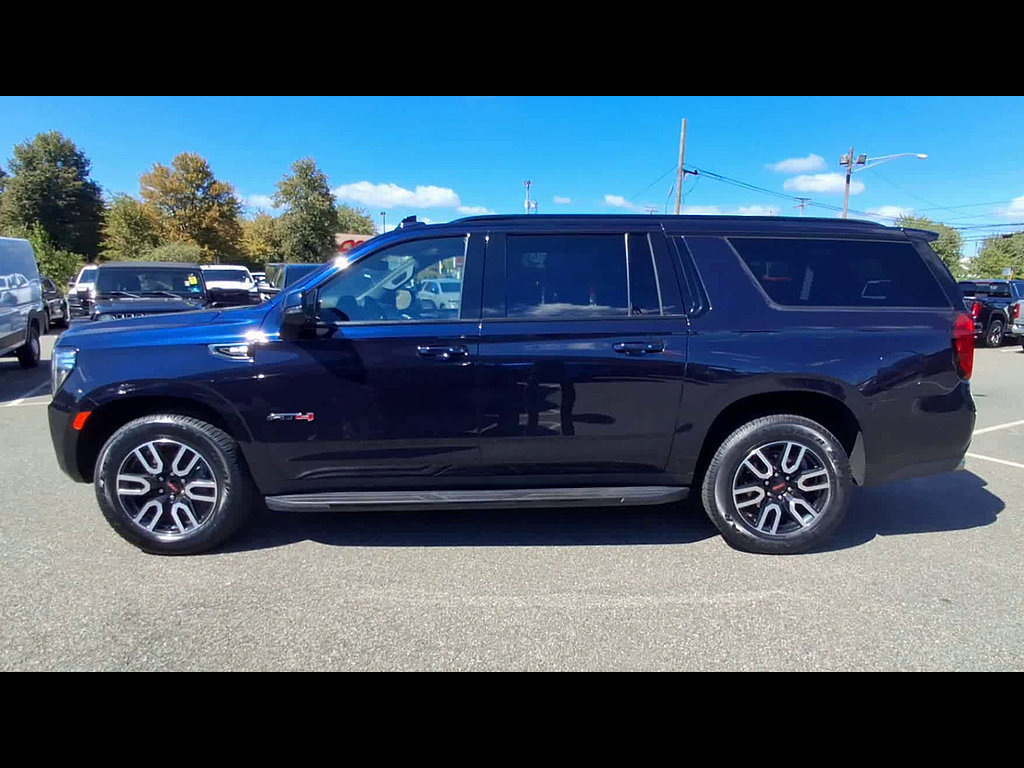 Used 2023 GMC Yukon XL AT4 AWD/4WD image 5