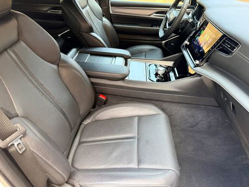Used 2025 Jeep Wagoneer Series II AWD/4WD image 34