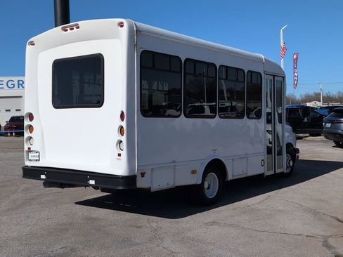 Used 2015 Chevrolet Express 3500 w/ Shuttle Bus Package RWD image 7