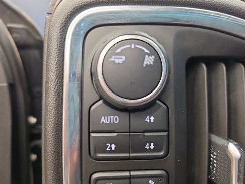 Used 2019 Chevrolet Silverado 1500 LT Trail Boss AWD/4WD image 31