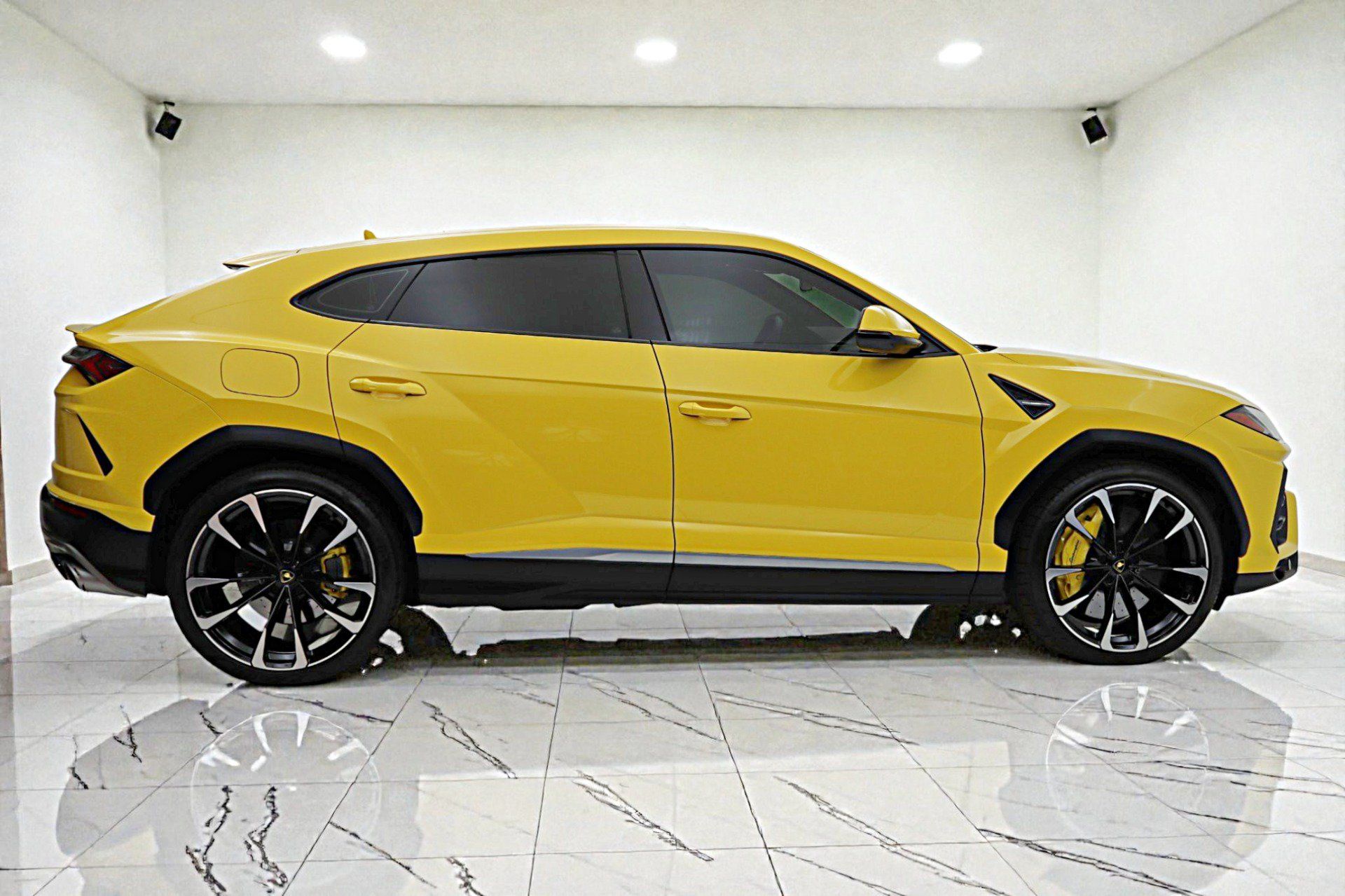 Used 2022 Lamborghini Urus AWD/4WD image 20