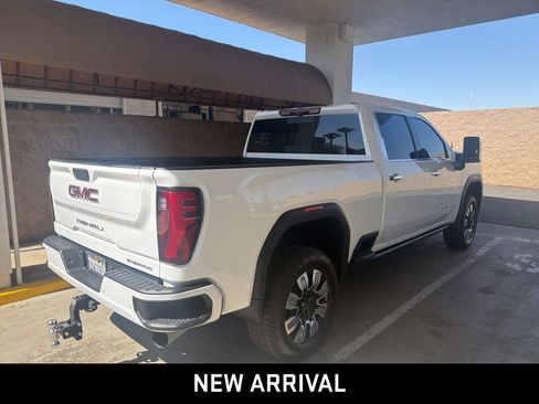 Used 2025 GMC Sierra 3500 Denali w/ Denali Reserve Package AWD/4WD image 2
