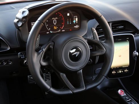 Used 2024 McLaren Artura image 9