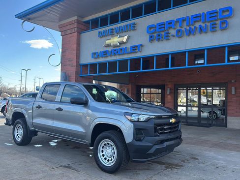 Used 2024 Chevrolet Colorado W/T image 1