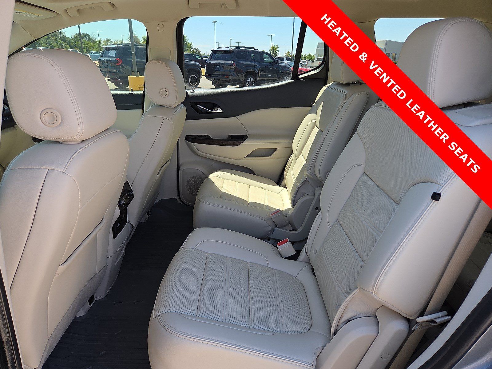 Used 2023 GMC Acadia Denali w/ Denali Ultimate Package FWD image 11