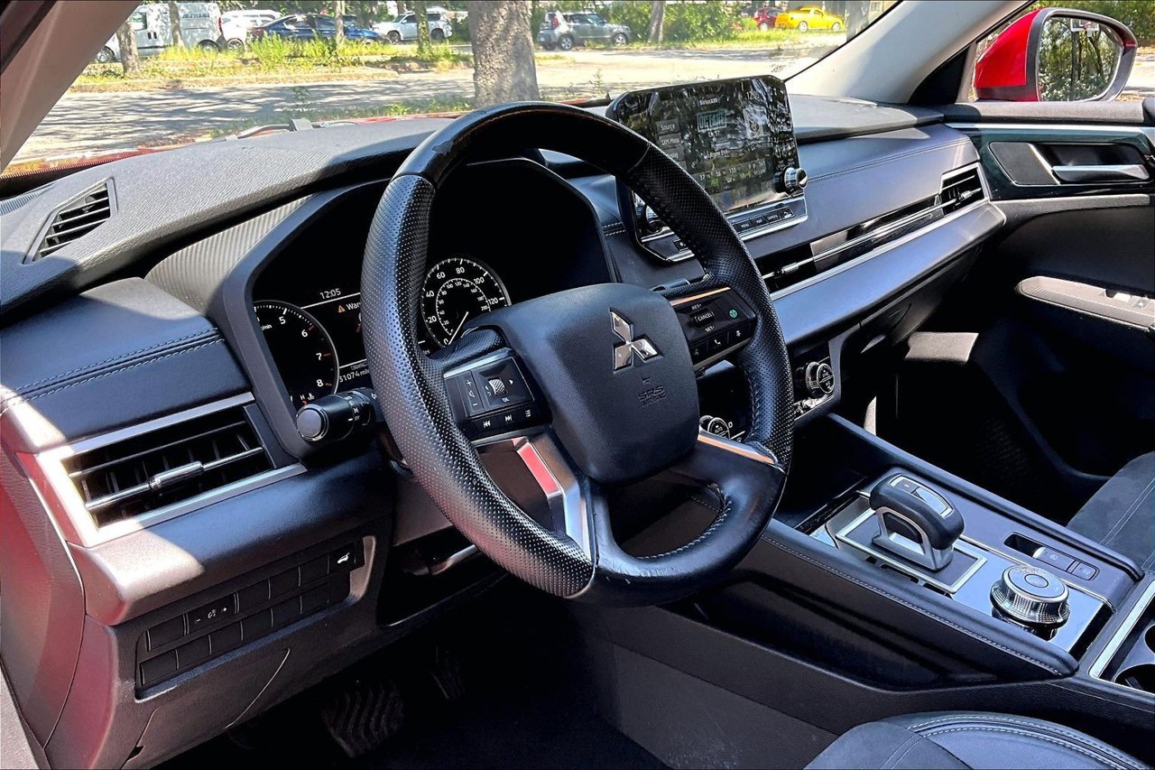 Used 2022 Mitsubishi Outlander SE AWD/4WD image 14