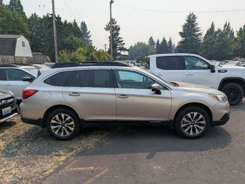 Used 2016 Subaru Outback 2.5i Limited AWD/4WD image 7