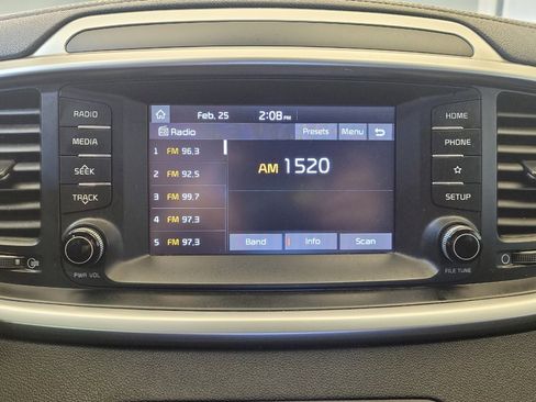 Used 2019 Kia Sorento LX image 25