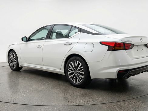 Used 2025 Nissan Altima 2.5 SV image 6