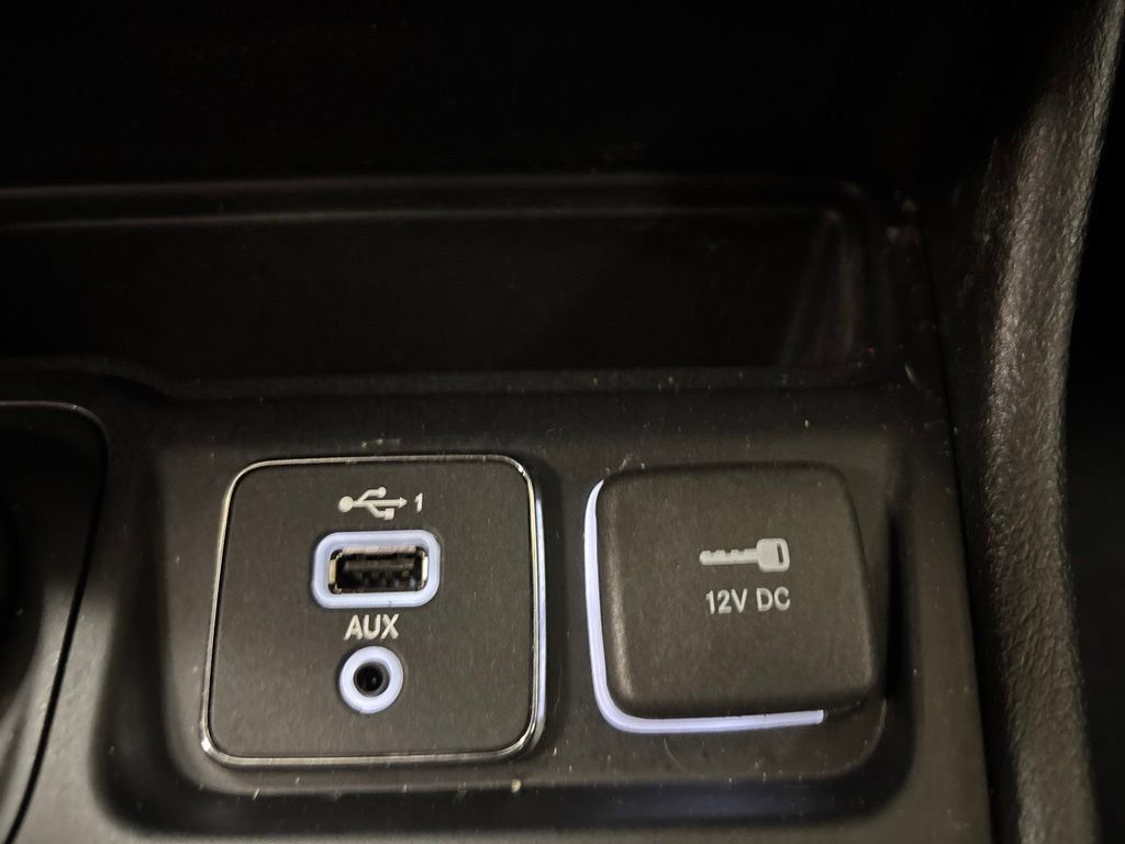 Used 2021 Jeep Cherokee Latitude Lux w/ Comfort/Convenience Group AWD/4WD image 18