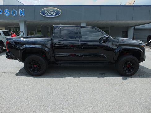 Used 2025 Toyota Tacoma TRD Pro AWD/4WD image 2