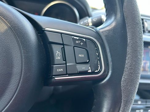 Used 2018 Jaguar XE RWD image 20