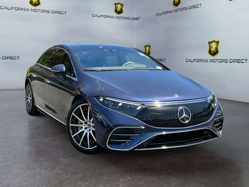 Used 2023 Mercedes-Benz EQS 580 4MATIC Sedan w/ Exclusive Trim Package image 3