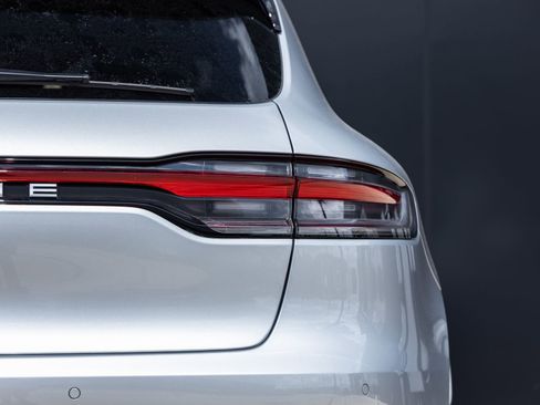 Certified 2026 Porsche Macan AWD/4WD image 14