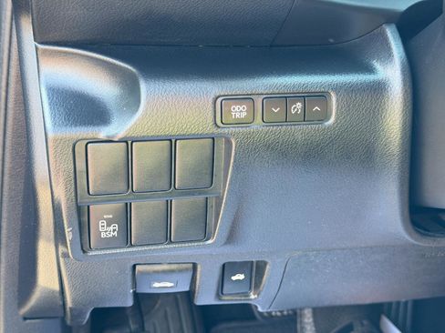 Used 2015 Lexus IS 250 AWD w/ Navigation System Package image 18