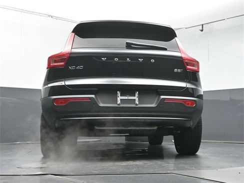 Used 2025 Volvo XC40 B5 Ultra image 38
