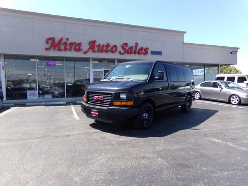 Used 2010 GMC Savana 1500 LS RWD image 2