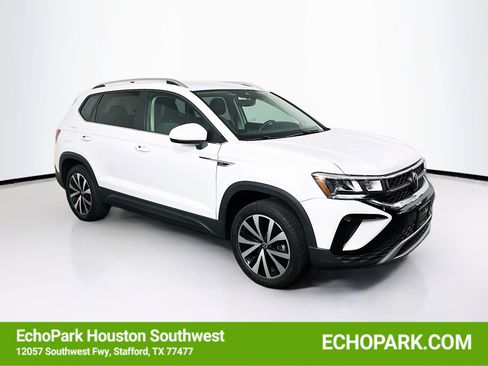 Used 2023 Volkswagen Taos SE FWD image 1