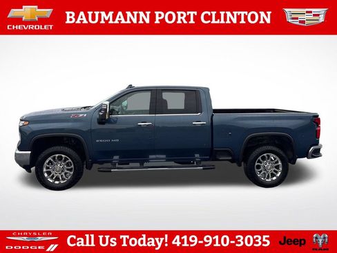 Used 2025 Chevrolet Silverado 2500 LTZ w/ LTZ Convenience Package AWD/4WD image 3