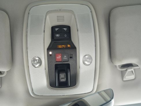 Used 2018 Volvo V60 T5 Dynamic w/ Vision Package FWD image 25